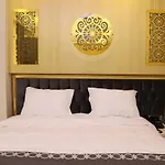 Hotel The Grand Tower *